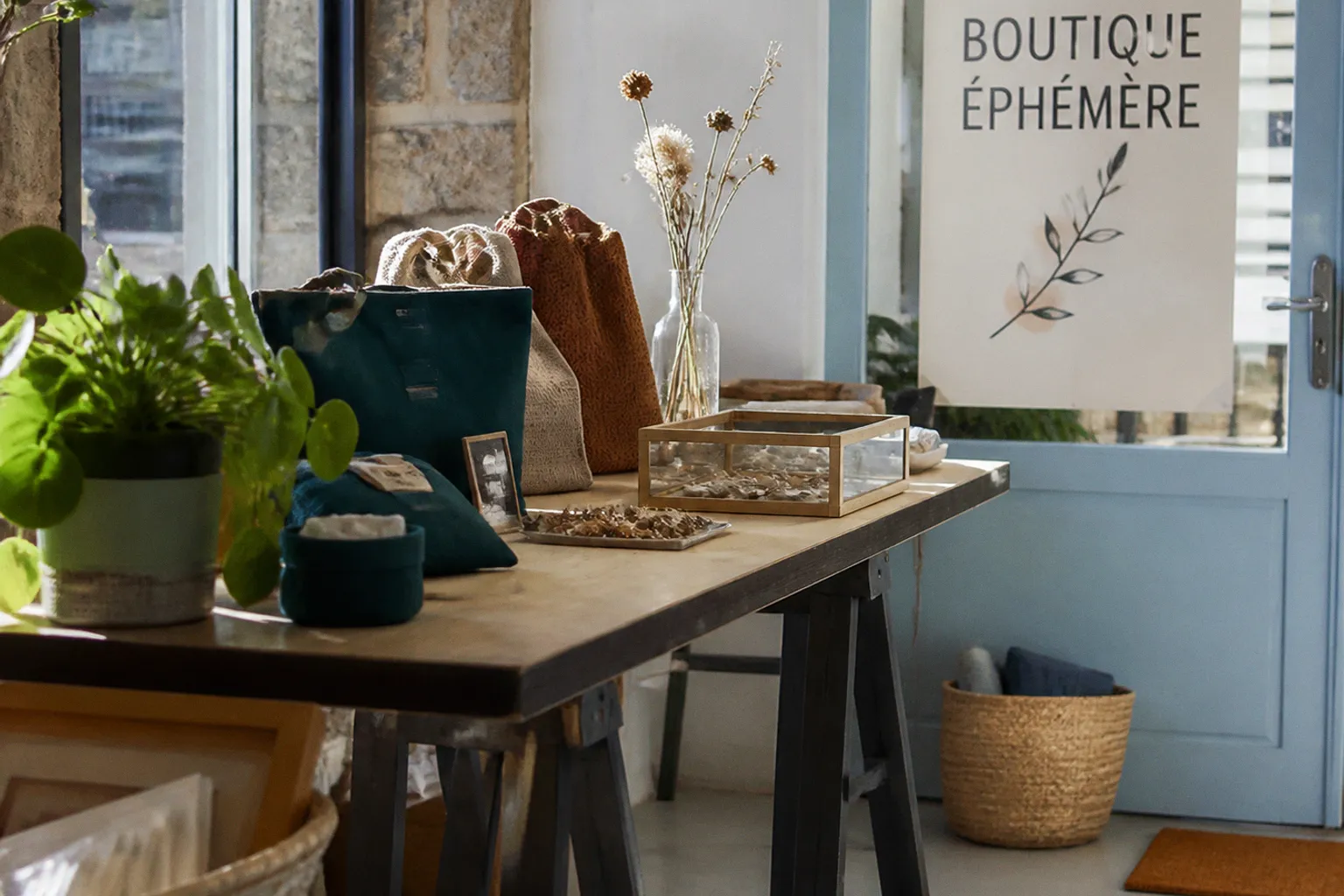 À Saint-Malo, une créatrice transforme son atelier en boutique éphémère