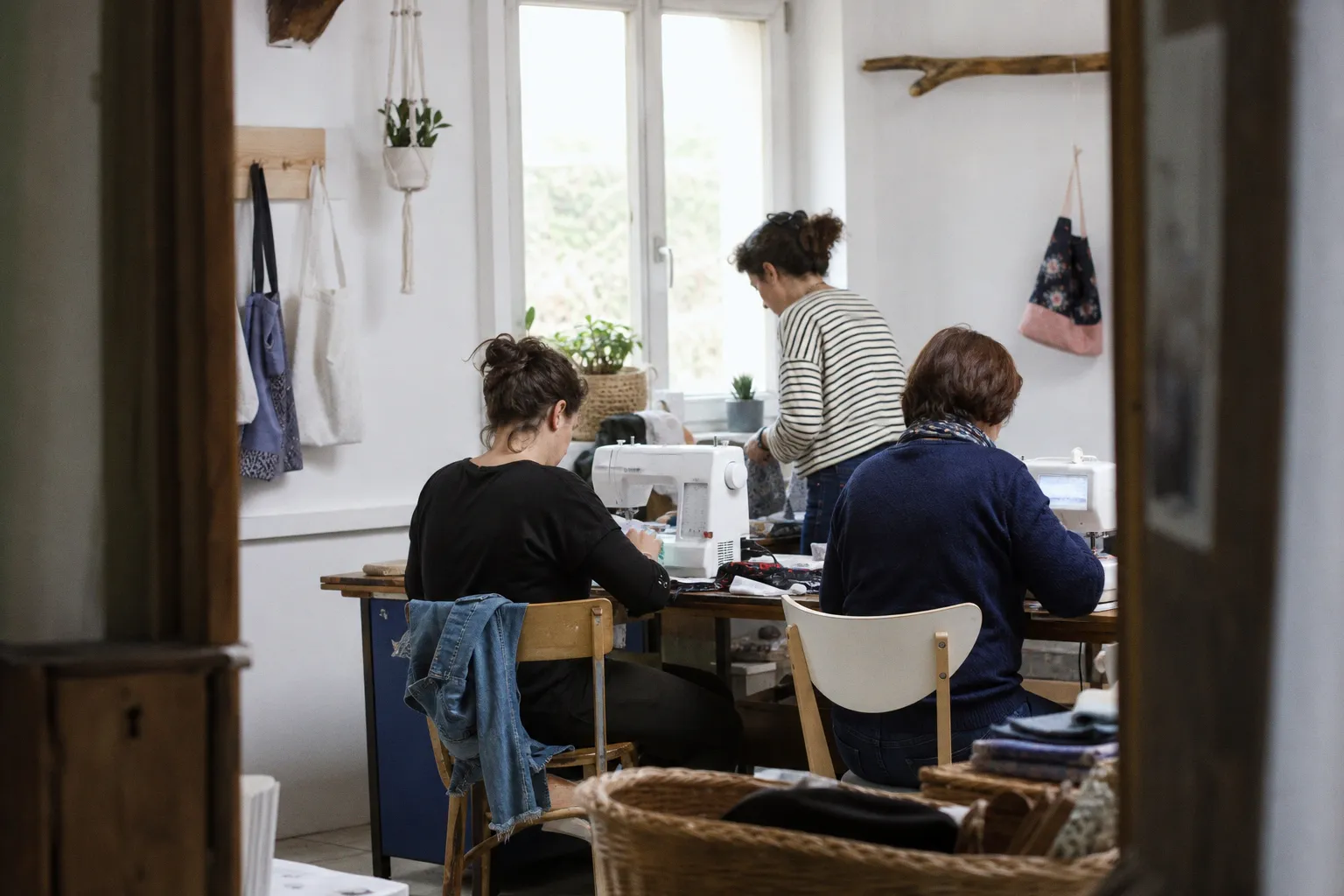 Apprendre la couture zéro déchet lors de l'atelier créatif à Marcillac-Lanville