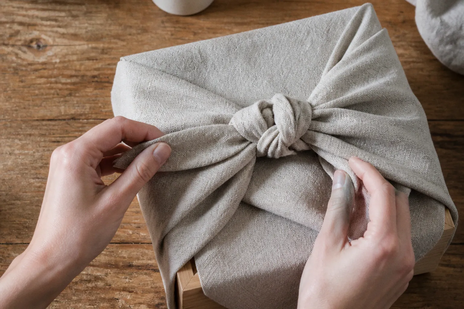 Furoshiki : la technique japonaise pour vos cadeaux zéro déchet