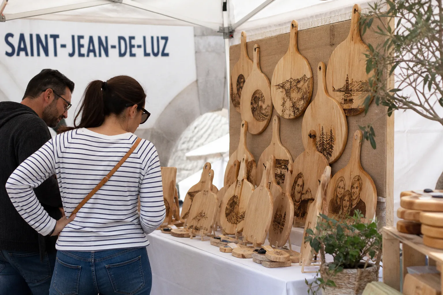 Marché des créateurs à Saint-Jean-de-Luz : le cœur battant de l'artisanat local