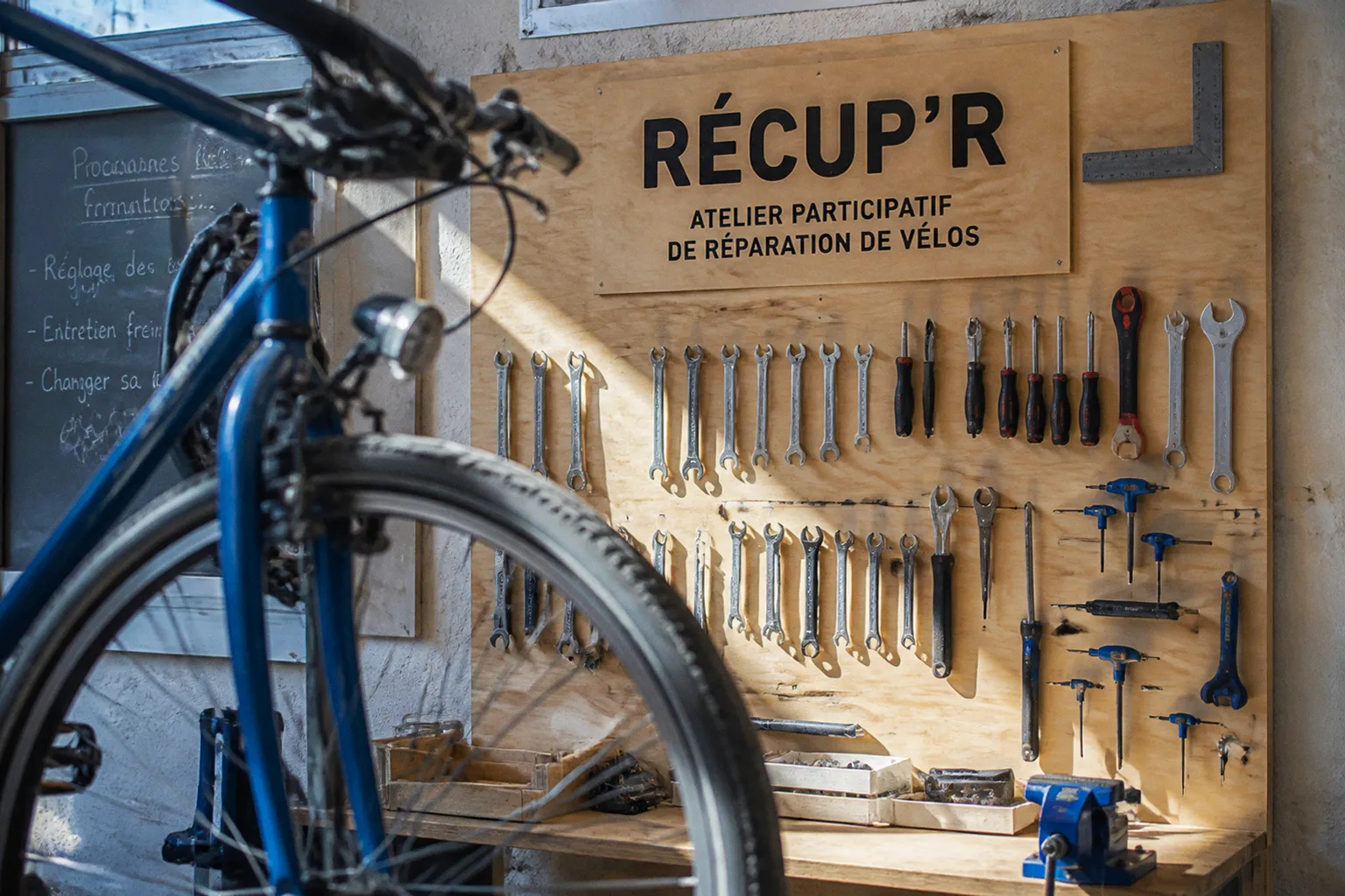 Récup'R à Bordeaux : l'atelier participatif pour réparer son vélo soi-même