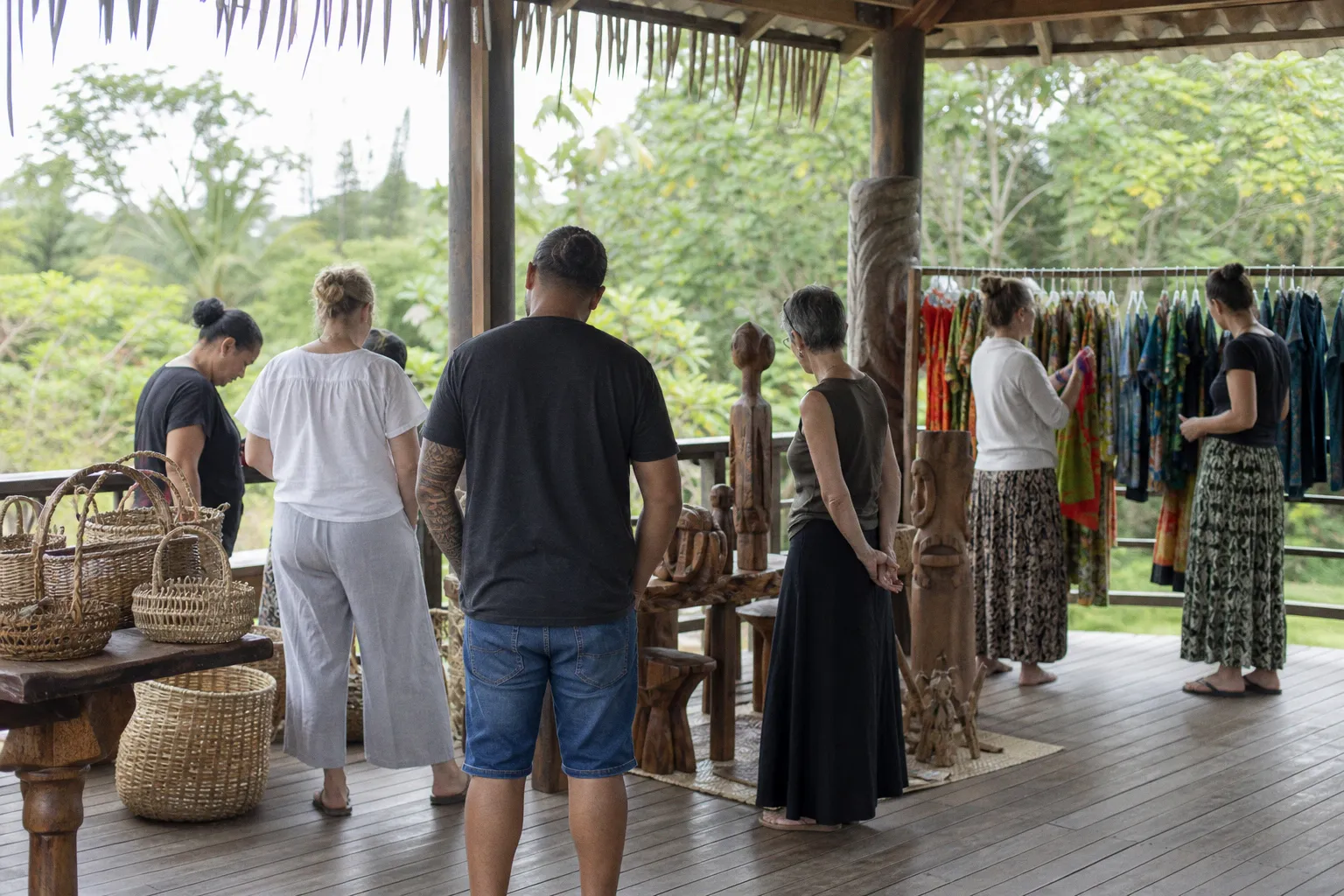 Savoir-faire artisanaux du Nord à Nouméa : vannerie et sculpture à l'honneur