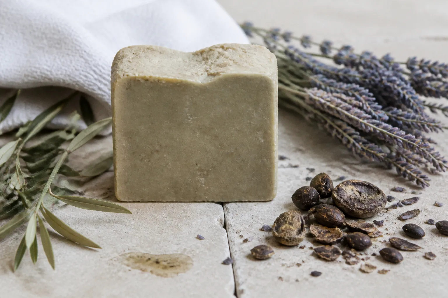 Savon solide artisanal : les ingrédients à vérifier avant l'achat