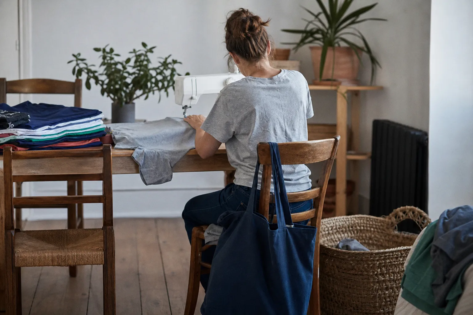 Upcycling textile : transformez vos vieux t-shirts en sacs réutilisables